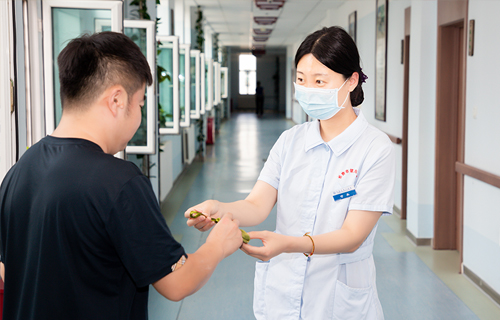 淡淡芳草香、浓浓六院情，长春市第六医院开展端午“自制香囊送祝福”活动