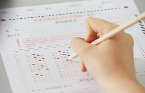 长春六院张延赤教授：高考后心理问题容易“井喷”，考生和家长需及时调适