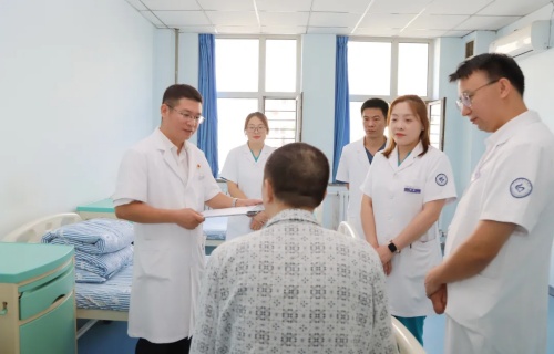 特色科室 | 精神科一疗区（精神分裂症早期干预疗区）：早识疗心疾，笃行护归途