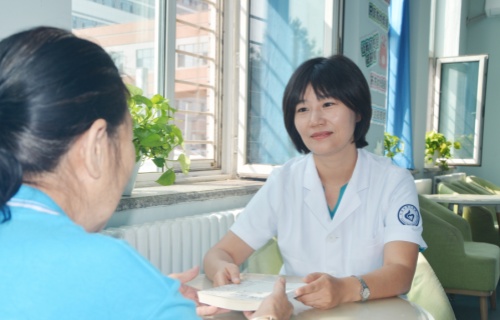 听见心灵 | 拆开那堵“心墙”，她坐进治愈自己的第一排